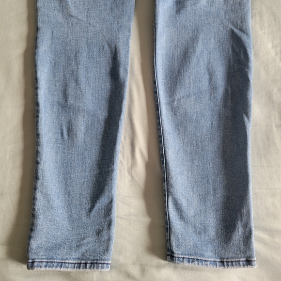A&F super skinny 8R light wash blue jeans - Picture 5 of 6